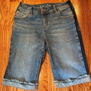 EUC Inc International Concepts Distressed Denim Cuff Shorts Size 6